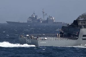 TEŽAK INCIDENT U PERSIJSKOM ZALIVU: Iranske snage zarobile dva američka broda i 10 mornara!