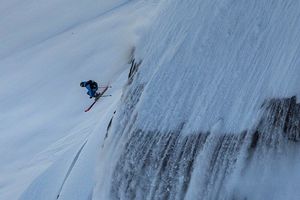(VIDEO) JECAJI ODJEKIVALI PLANINOM: Kanadski skijaš preživeo pad od skoro 500 metara