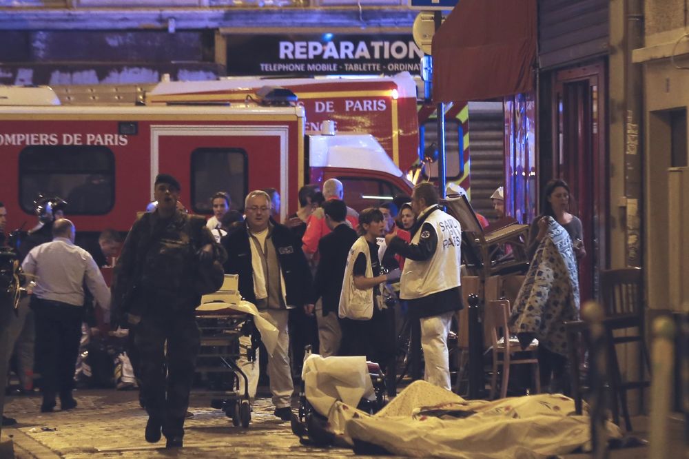 POTRESNE ISPOVESTI PREŽIVELIH U PARIZU: Bio je to pokolj! Svuda oko nas bila je krv. Gledao sam smrt