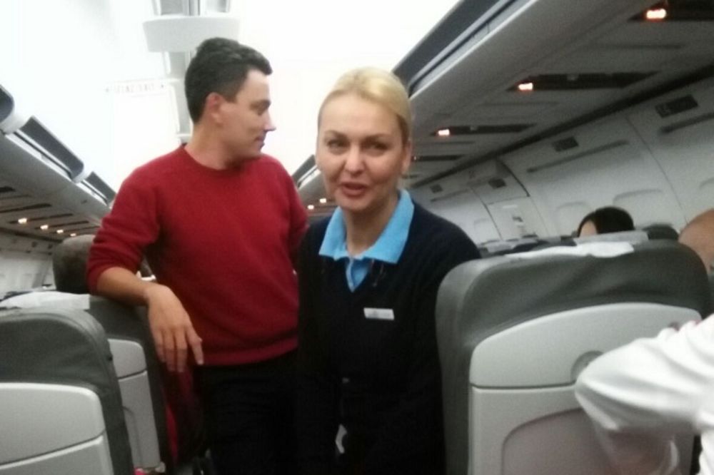 BILO JE I SUZA: Evo kako su crveno-beli iznenadili stjuardesu na povratku iz Bugarske