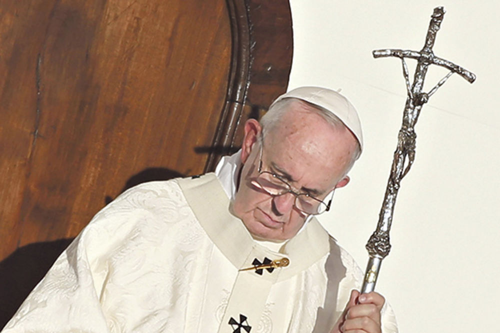 KOSOVSKI ALBANCI PRETILI KATOLIČKOM POGLAVARU: Ti ćeš biti poslednji papa