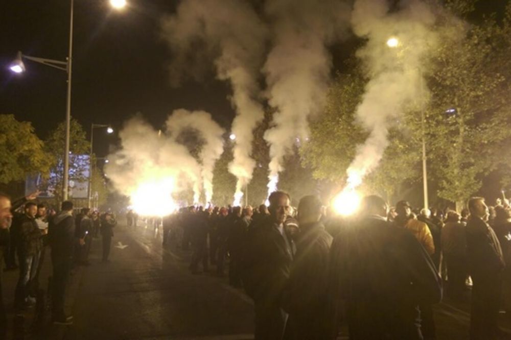MILO LOPOVE ORILO SE PODGORICOM: Posle opkoljavanja završen protest opozicije