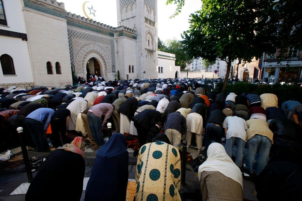 FRANCUSKA: Zatvorene četiri džamije zbog radikalizma