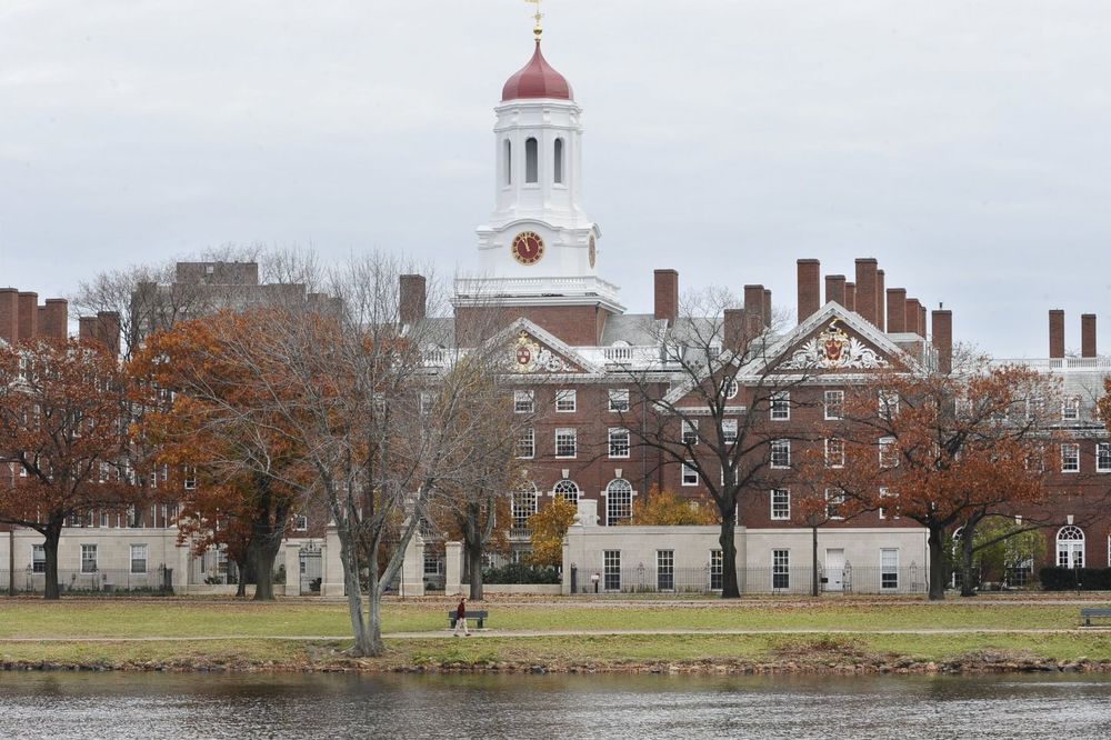 (VIDEO) UPOSLITE MOŽDANE VIJUGE: Da li biste položili prijemni ispit za Harvard iz 1869. godine?