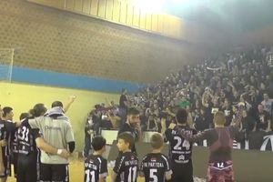 (VIDEO) GROBARI OŽIVELI RUKOMET: Pogledajte kakvu su podršku navijači pružili Partizanu u prvenstvu