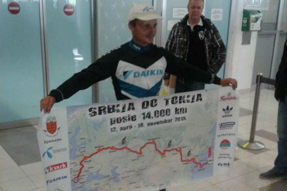 (VIDEO) SRBIJA DO TOKIJA: Navijač Partizana koji je biciklom stigao do Japana vratio se u Beograd