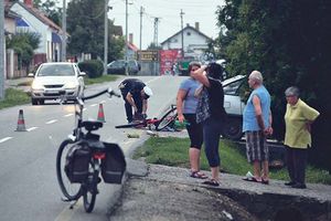 NESREĆA: Kombijem oborio biciklistu i pobegao