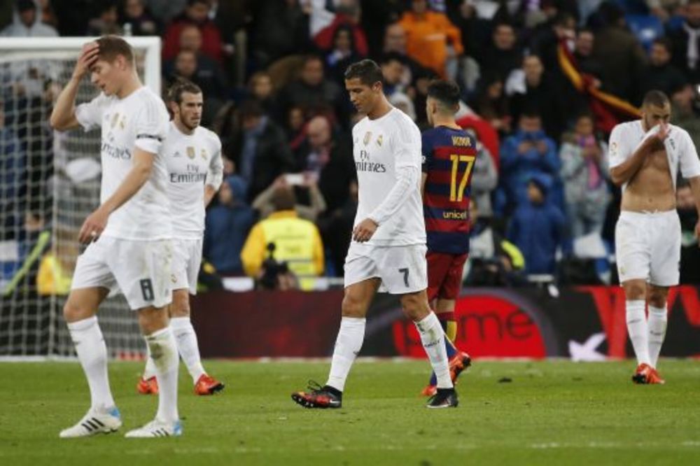 RASKOL U SVLAČIONICI REALA Ucveljeni Ronaldo postavio ultimatum: Ili Benitez ili ja!