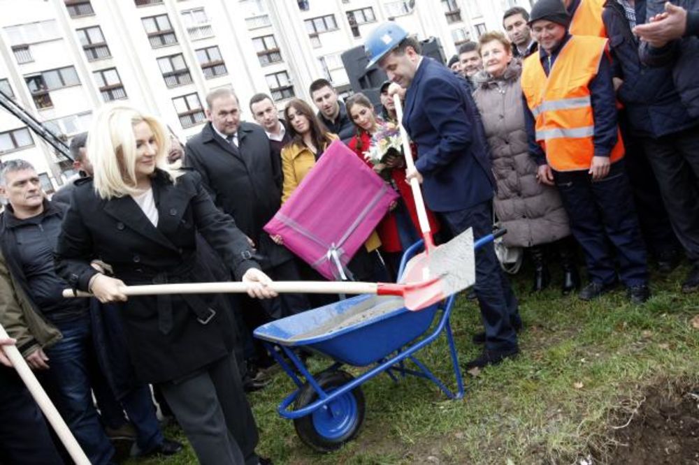 NOVI PAZAR: Mihajlovićeva i Ljajić položili kamen-temeljac za most preko Raške