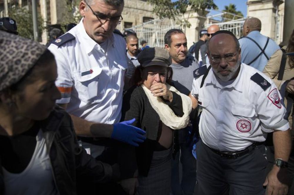 NASILJE U JERUSALEMU NE JENJAVA: Maloletne Palestinke nožem izbole muškarca, jedna ubijena