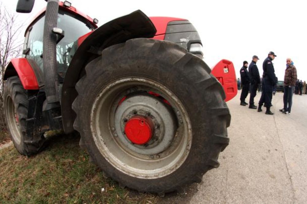 NA TRAKTORIMA U BEOGRAD: Protest Nezavisne asocijacije poljoprivrednika Srbije