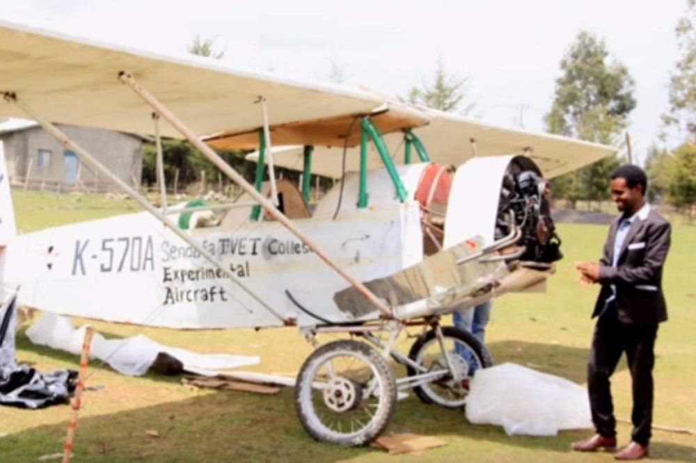 PREVIŠE JE NIZAK ZA PILOTA: Etiopljanin sagradio avion i planira da njime doleti na svoje venčanje