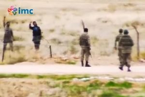 (VIDEO) KAO PRAVI DRUGARI: Teroristi Islamske države snimljeni u ćaskanju s turskim vojnicima!