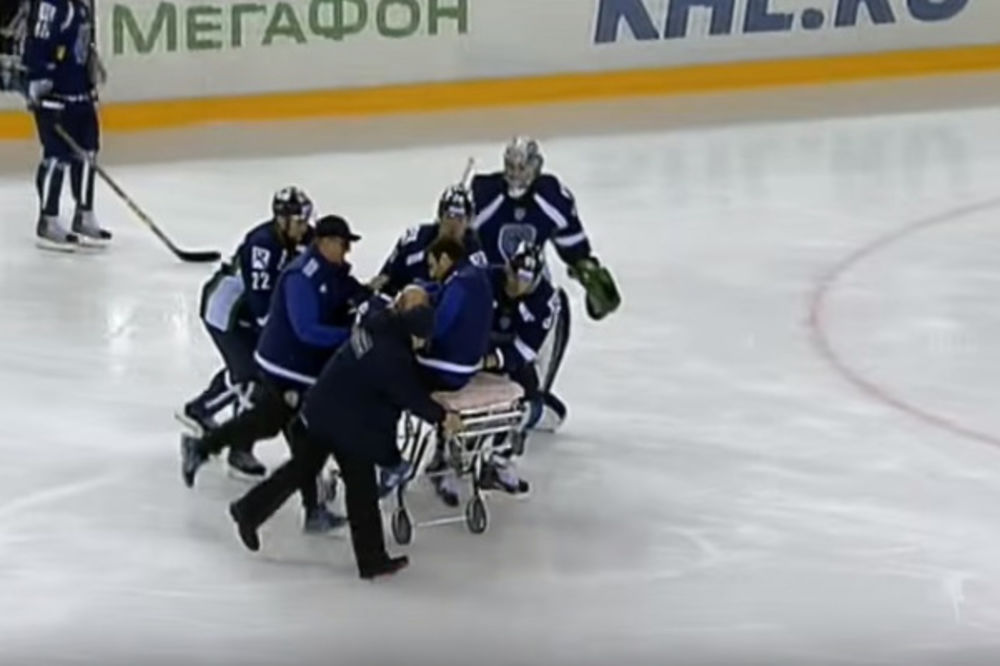(UZNEMIRUJUĆI SNIMAK) JEZIVO: KHL zvezda klizaljkom posekla protivnika po vratu