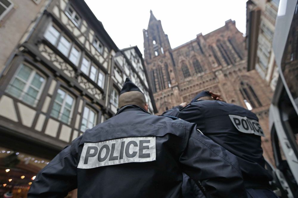 NAPRAVILI HAOS : Uhapšen jedan od tinejdžera koji je iscenirao lažnu uzbunu u Parizu