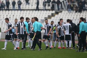 (VIDEO) PROKLETSTVO BELE TAČKE: Ninković nastavio seriju promašaja igrača Partizana sa penala