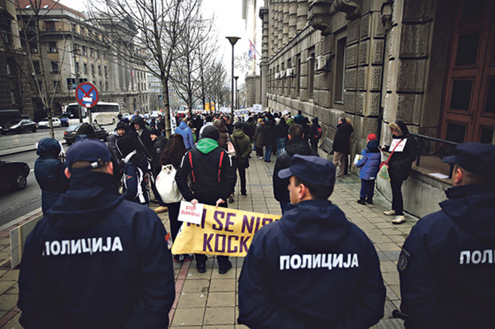 PROTEST ZBOG ŠVAJCARACA: Dužnici u nedelju ispred Vlade Srbije