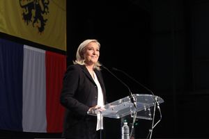(VIDEO) FRANCUSKA SKREĆE UDESNO: Nacionalni front Marin le Pen vodi na regionalnim izborima
