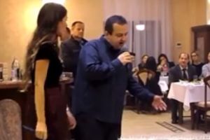 (VIDEO) RASPOJASANI MINISTAR: Dačić svetskim zvanicama OEBS-a pevao narodnjake