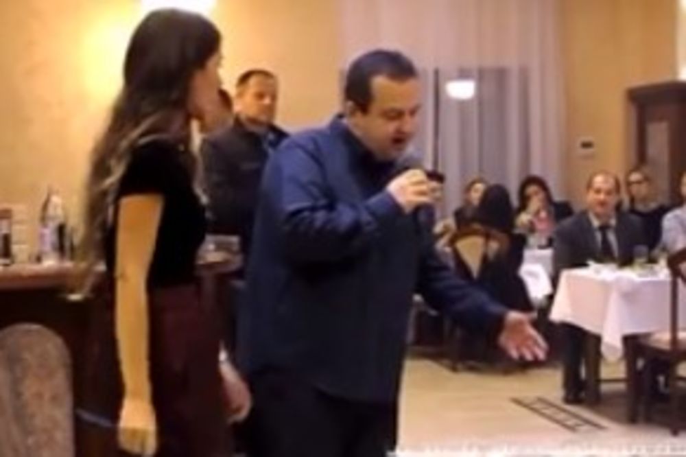 (VIDEO) RASPOJASANI MINISTAR: Dačić svetskim zvanicama OEBS-a pevao narodnjake