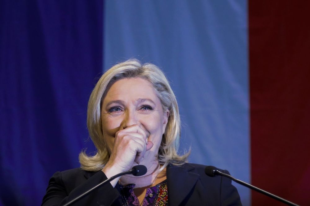 (VIDEO) U INAT PORAZU: Le Penova zanjihala kukovima na plesnom podijumu uprkos neuspehu na izborima!