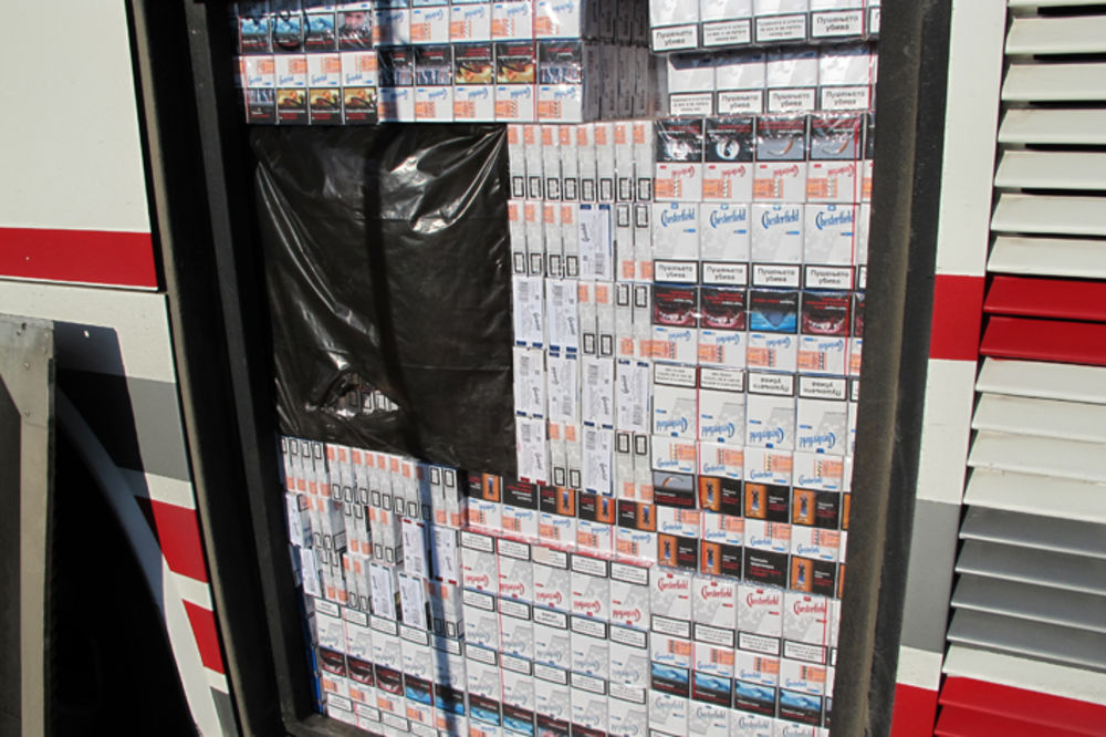 (FOTO) NA PUTU ZA BEČ: Na izlazu iz Srbije zaplenjeno 927 boksova cigareta