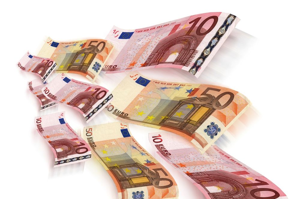 DINAR NASTAVIO RAST: Evro danas 122,5 dinara
