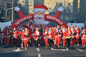 POMOGLI NEPOKRETNIMA: Trčalo tri hiljade Deda Mrazeva!