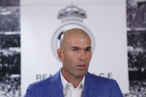 (VIDEO) POTVRĐENO: Benitez smenjen, novi trener Reala je Zidan