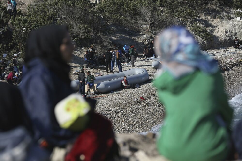 TUGA: Tela 9 mališana i odraslih izbeglica nađena na turskoj obali