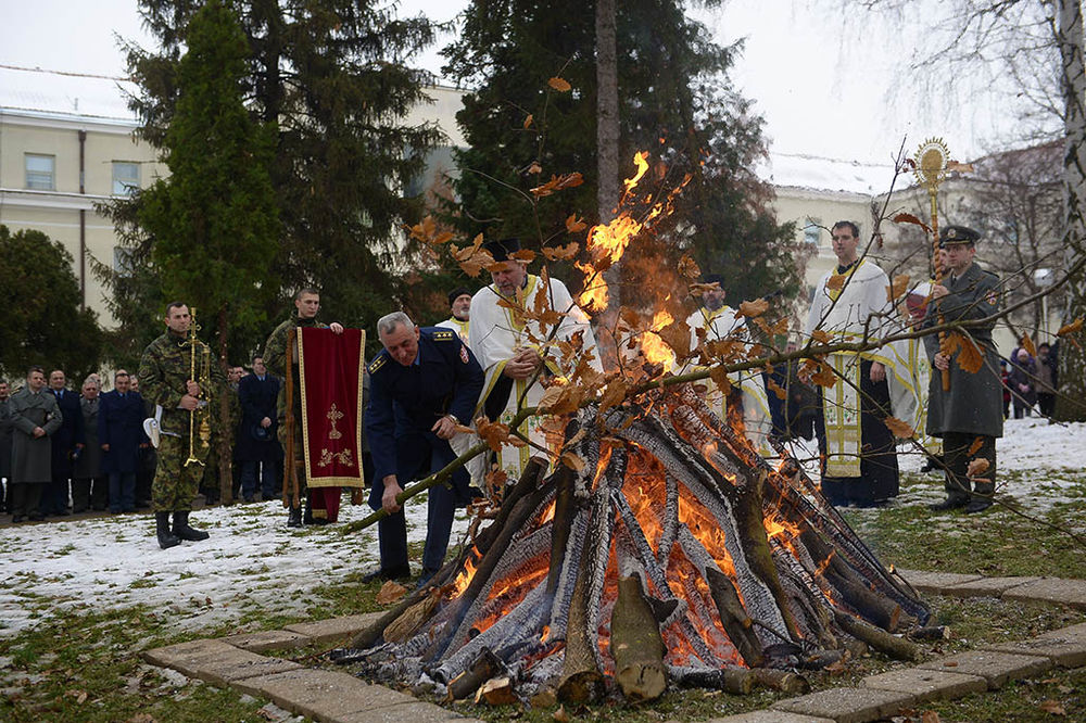 KOLIKO VARNICA TOLIKO... : Ovako je Vojska Srbije proslavila Badnji dan