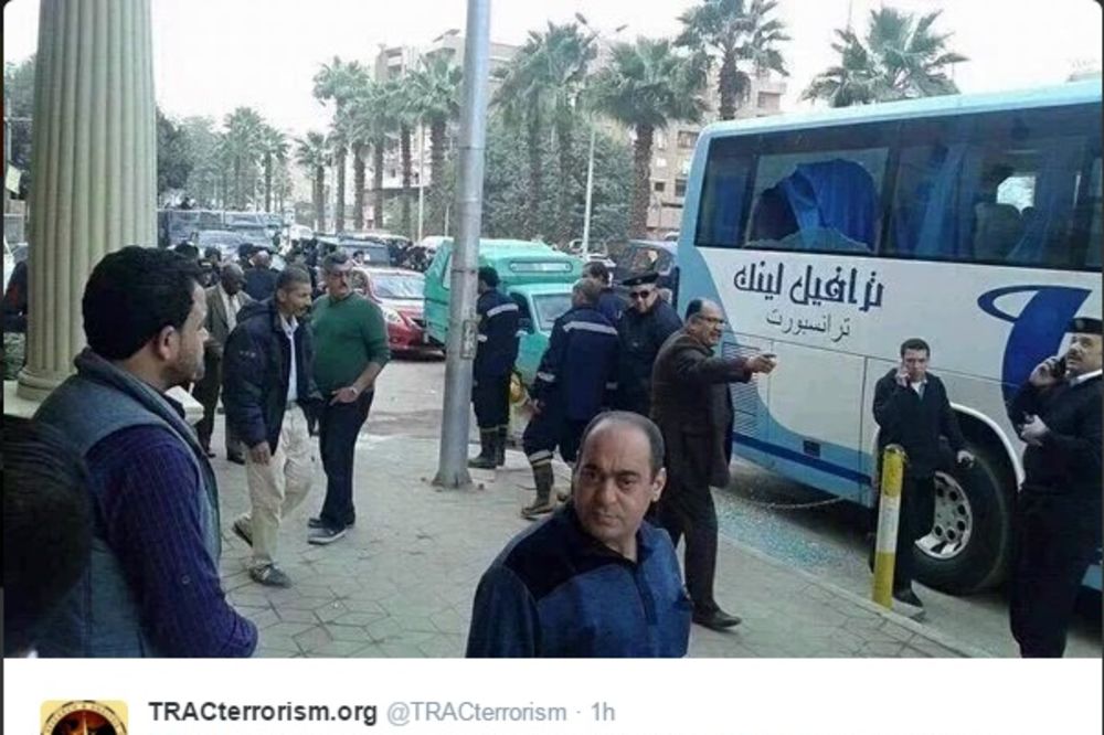 (FOTO) NAPAD NA AUTOBUS U KAIRU: Pucano na turiste u glavnom gradu Egipta
