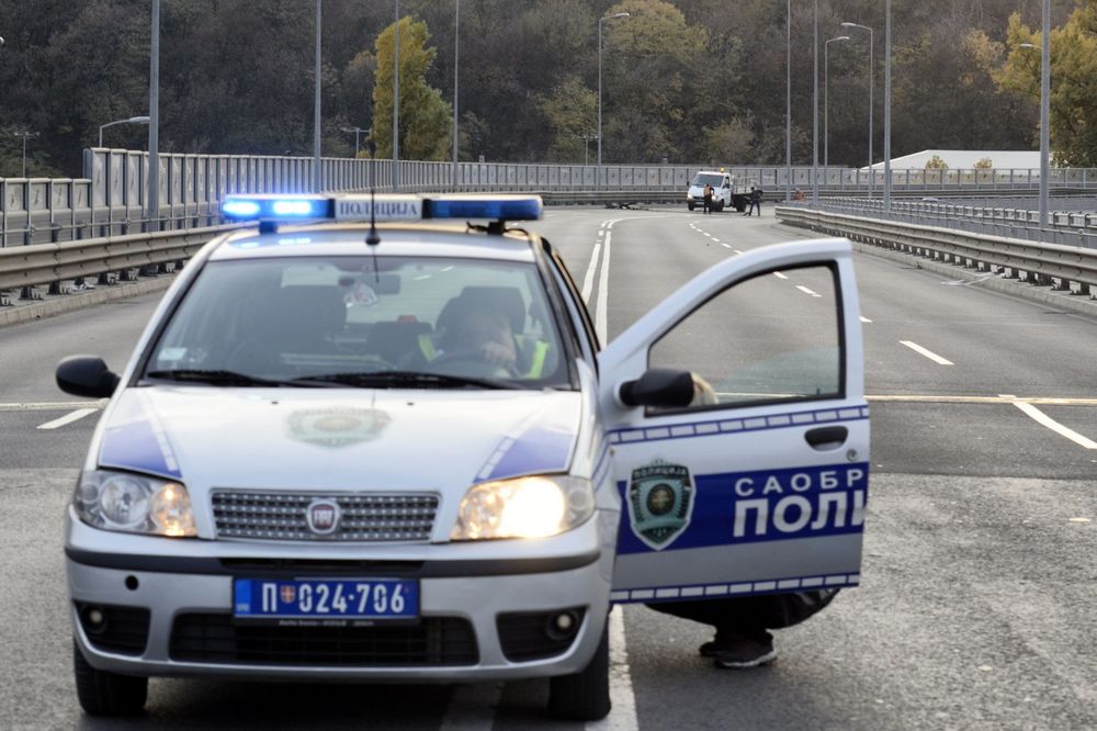 PREVRTANJE: Otac i sin povređeni u nesreći kod Dobanovačke petlje