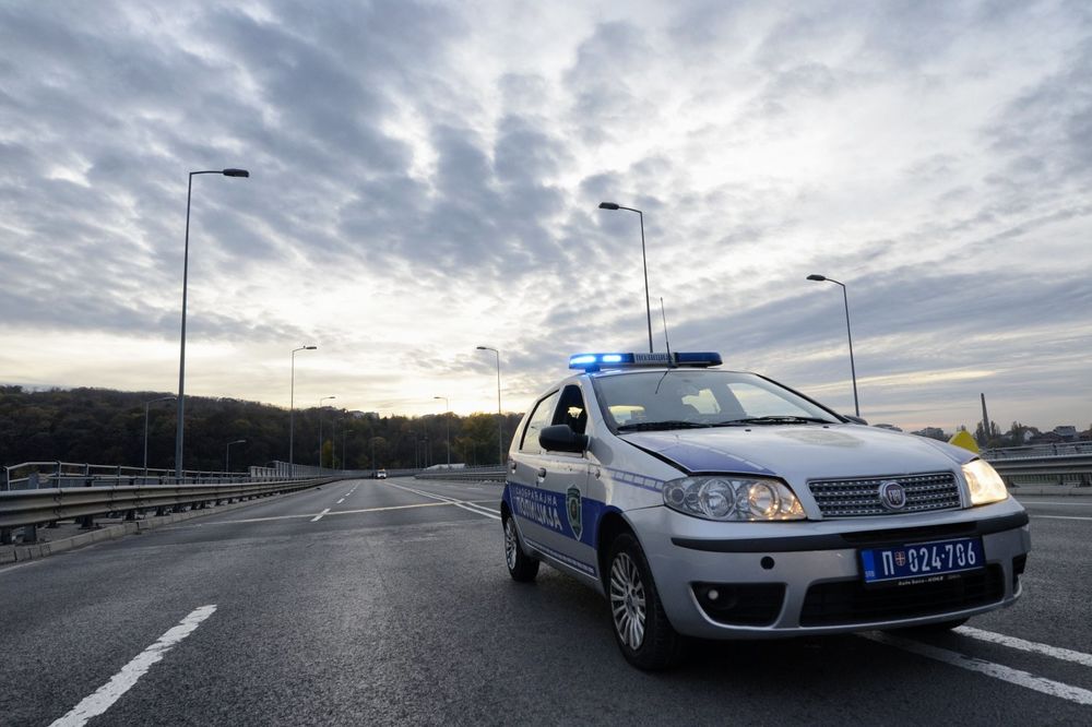 TRAGEDIJA KOD ALEKSINCA: Makedonac izašao da pomogne ljudima u saobraćajki, pokosio ga mercedes