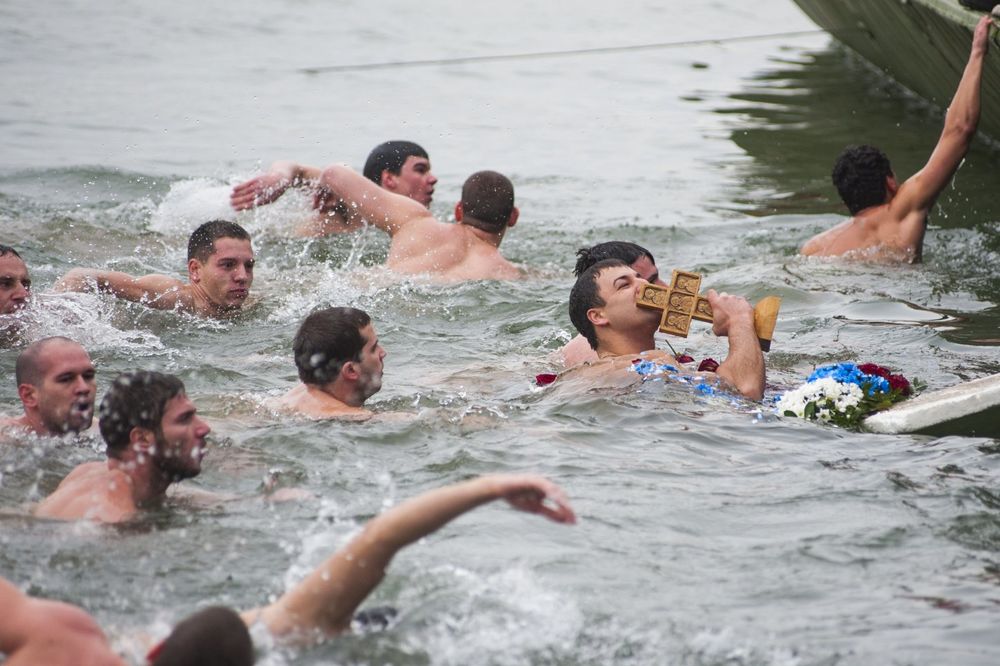 BOGOJAVLJENJE: Plivanje za Časni krst na Dunavu 19. januara, evo ko može da se prijavi