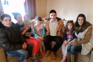 PRAZNIČNI POKLON: Porodica Bogavac zahvaljujući donaciji najzad ne mora da spava na podu