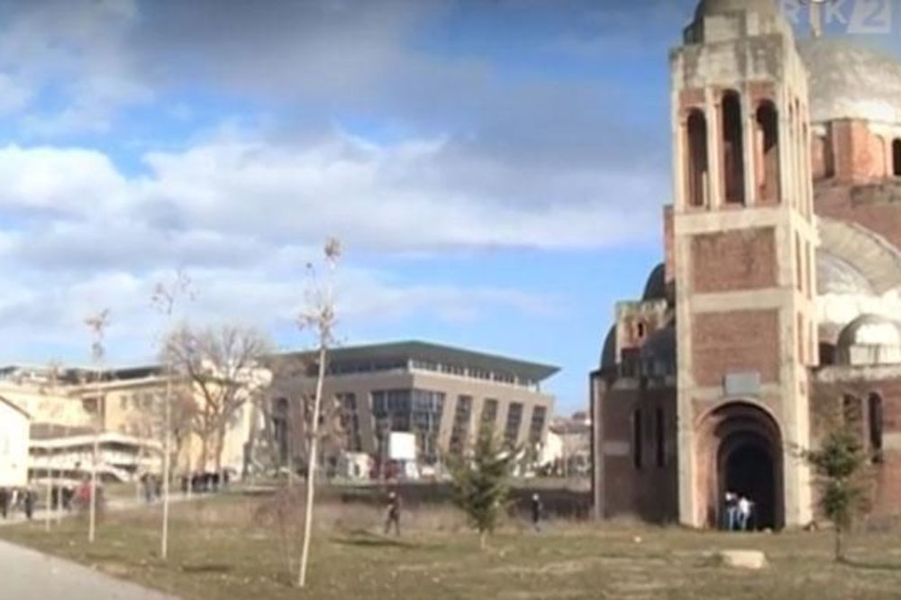 PRIŠTINA: Albanci zavarili vrata na Hramu Hrista Spasa