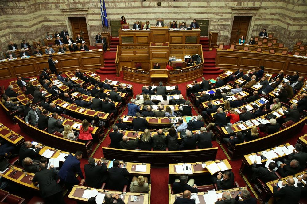ŠTA BI TEK KOD NAS BILO: Skupština Grčke otpustila 7 ljudi zbog lažnih diploma