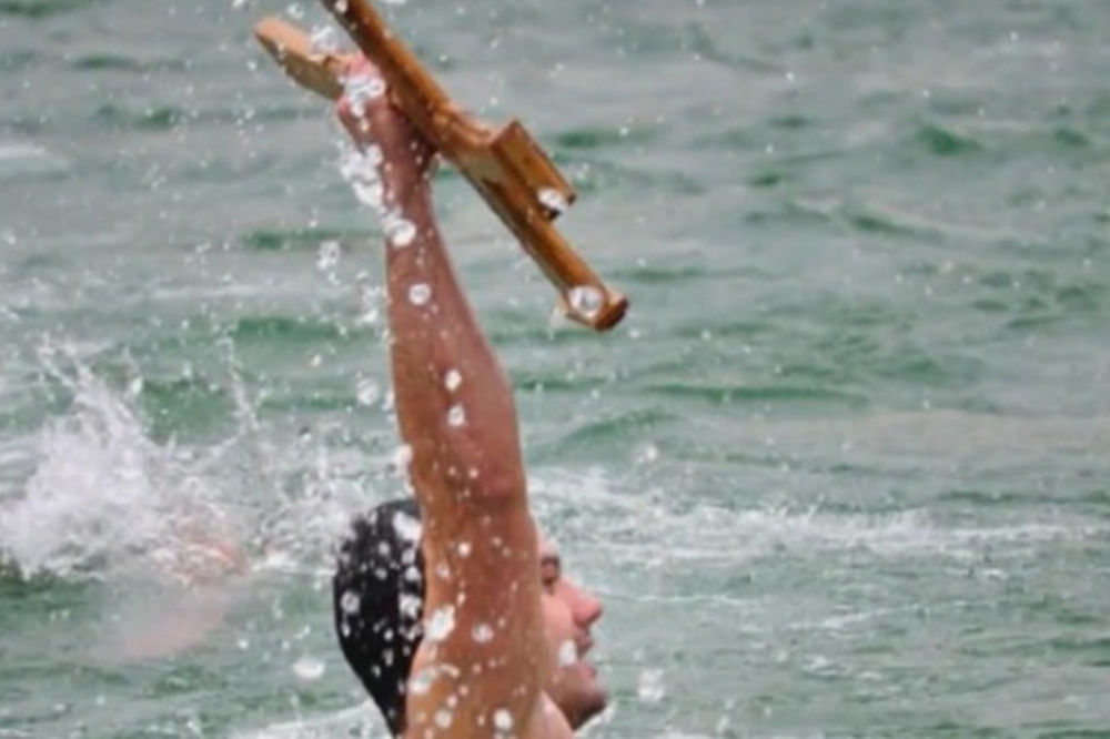 DANAS JE BOGOJAVLJENJE: Plivanje za časni krst širom Srpske