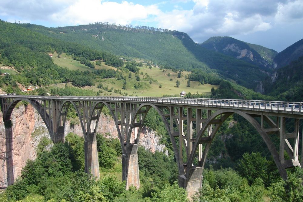 ON JE CRNOGORSKI PONOS: Most na Đurđevića Tari među 20 najlepših na svetu!