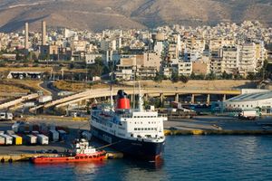 DRASTIČNE MERE: Grčka prodala luku Pirej Kinezima