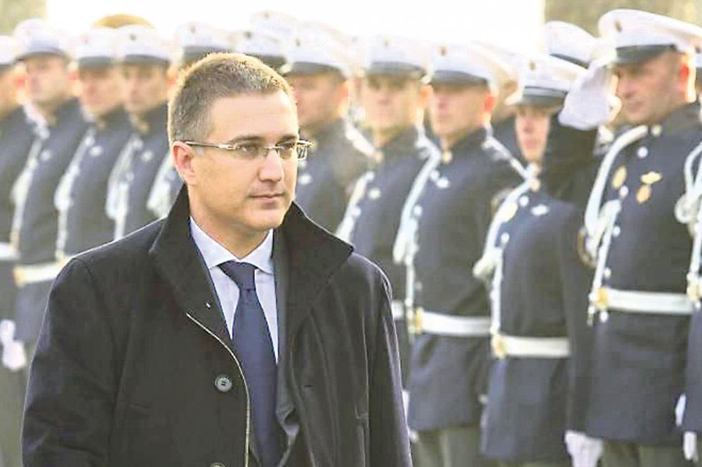 BRUTALNA ČISTKA U MUP: Stefanović 1.500 policajaca tera na ulicu!
