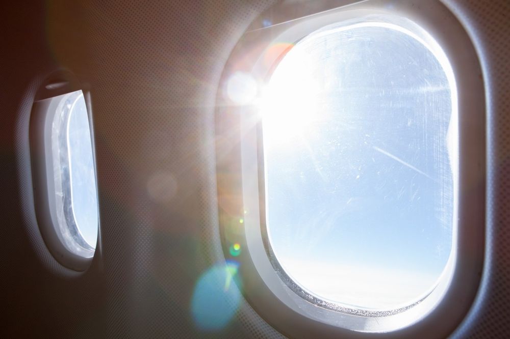 (VIDEO) DA LI STE SE IKADA ZAPITALI: Zašto avioni imaju okrugle prozore?