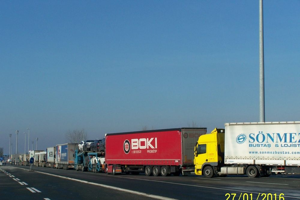 OPREZNO ZA VOLANOM: Saobraćaj pojačan, kamioni na ulazu u Hrvatsku čekaju i do 6 SATI