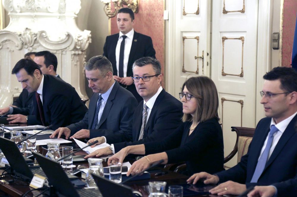 DA GA CEO SVET RAZUME: Hrvatski premijer počeo prvu sednicu nove vlade na čistom engleskom!
