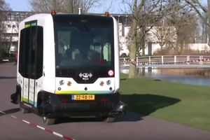 (VIDEO) OVAKAV GRADSKI PREVOZ JOŠ NISMO VIDELI: Holandija predstavila autobus kome ne treba vozač