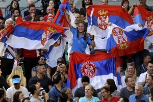 (VIDEO) SRBIJA DO MELBURNA: Vijore se srpske trobojke, navijači skandiraju kralju tenisa!