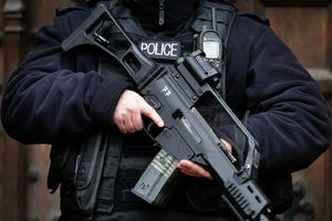 AKCIJA U VELIKOJ BRITANIJI: Petorica uhapšena zbog podsticanja terorizma!