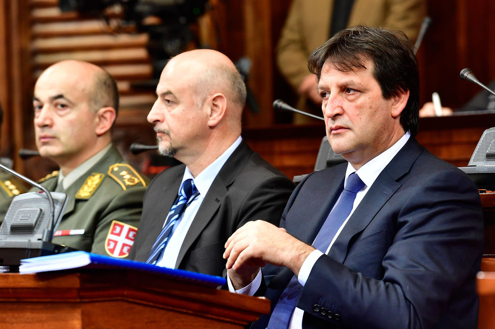 SMENJEN GAŠIĆ: Skupština razrešila ministra odbrane sa 195 glasova za