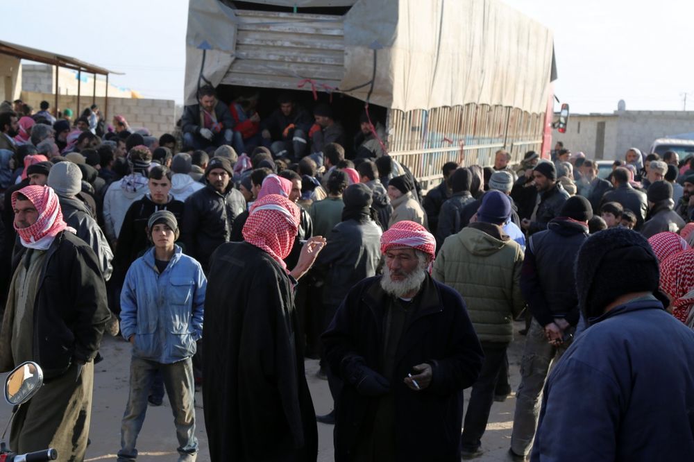POBEGLI IZ RAZORENOG ALEPA: Na turskoj granici blokirano više od 20.000 civila!